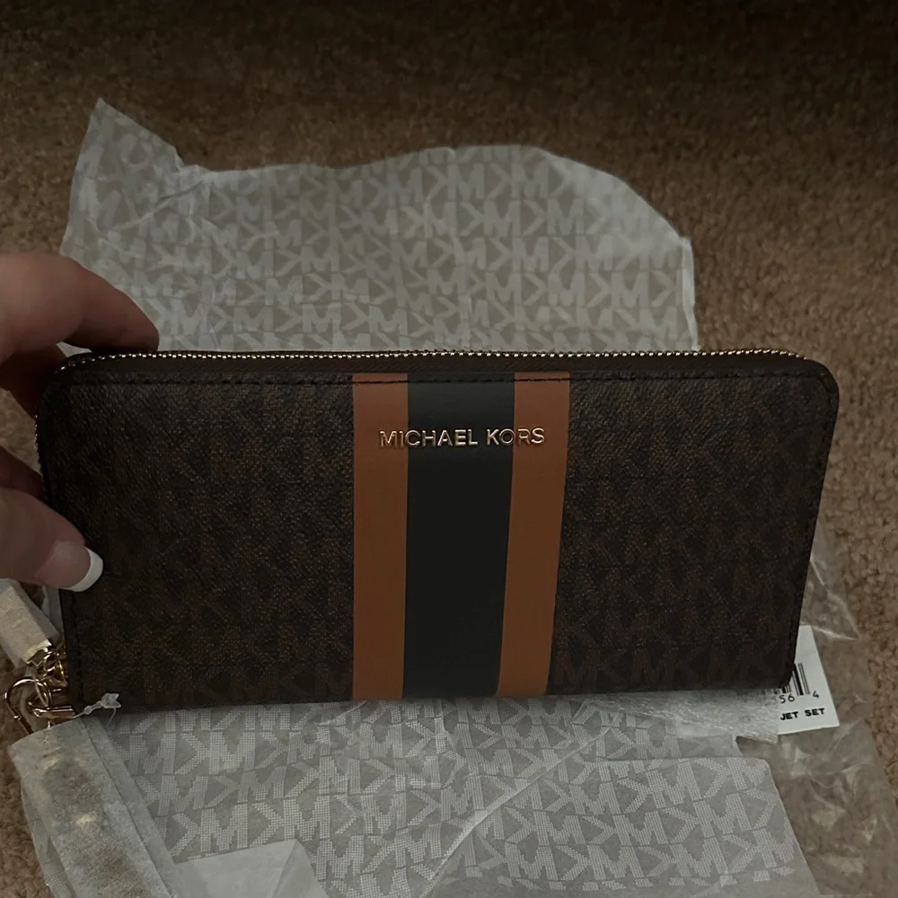Michael Kors Black and Brown Zip-Around Wallet - Picture 1 of 4